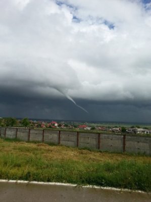 Imagini uimitoare, la Medgidia, cu o tornadă